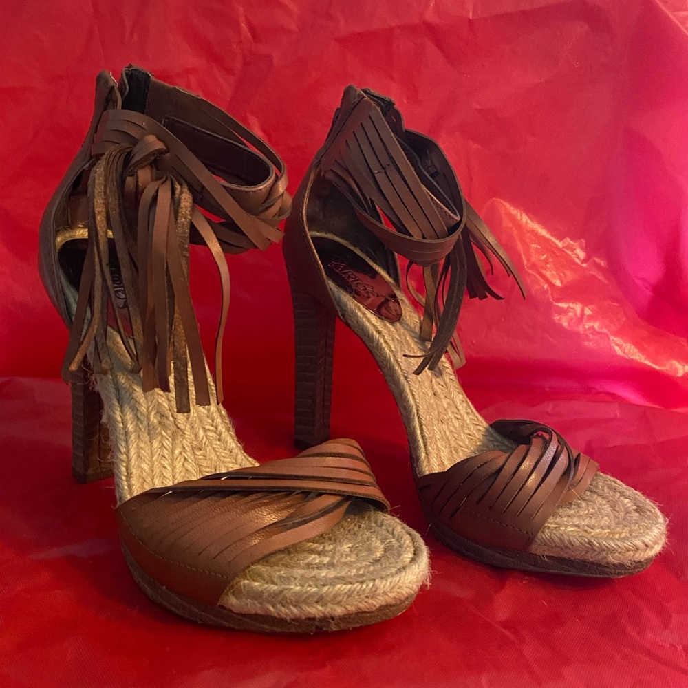 Carlos Santana dress sandals size 6 1/2 tan